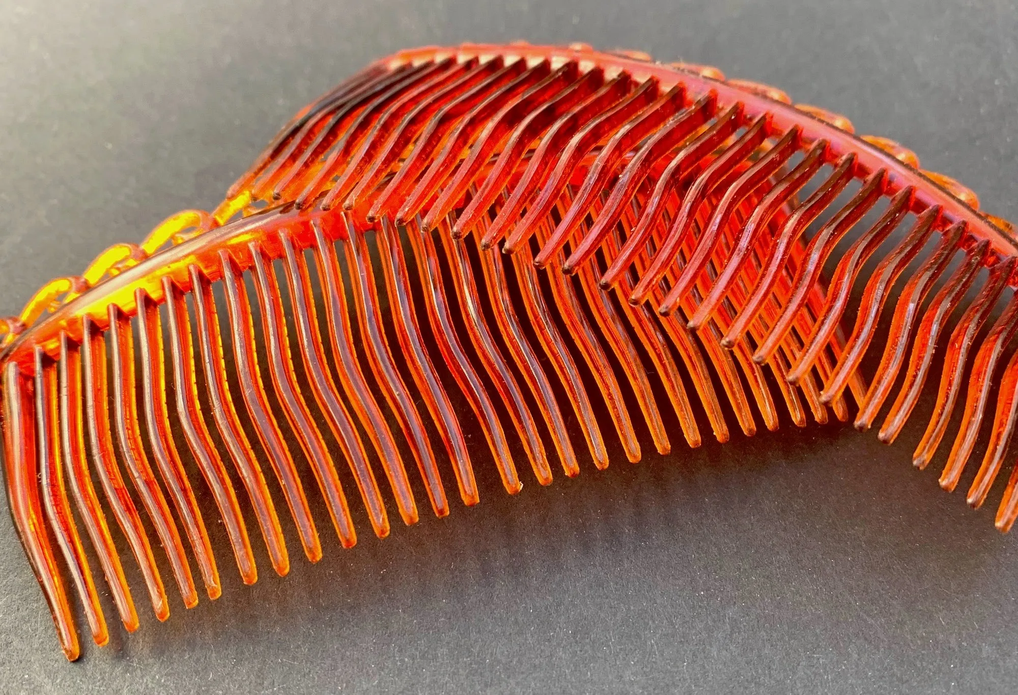 2 or 4 Vintage 8.5cm Tortoiseshell Wave Hair Combs