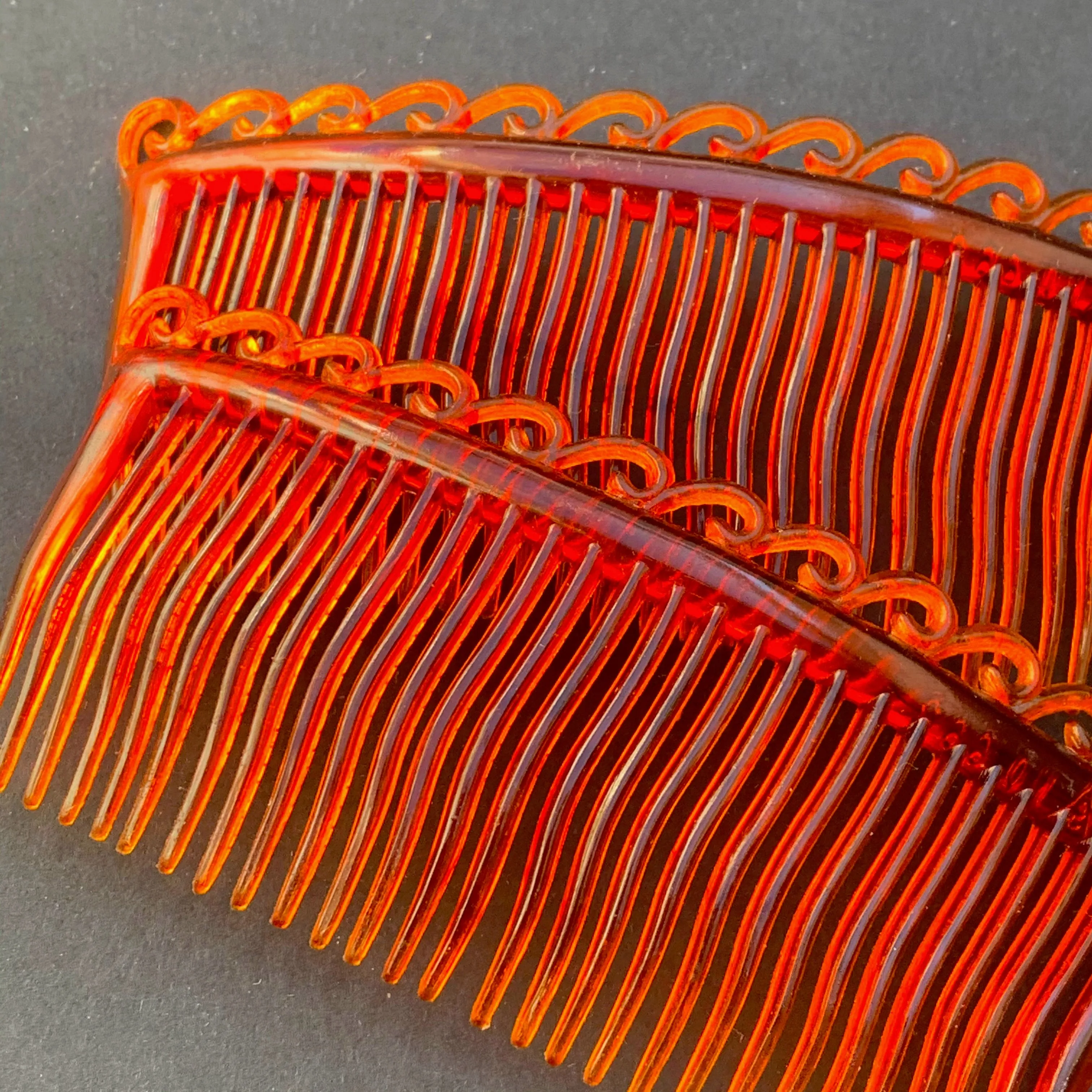 2 or 4 Vintage 8.5cm Tortoiseshell Wave Hair Combs